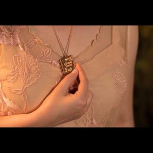 Sleeping Beauty Locket Cream Rouge